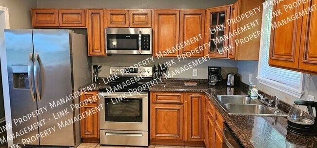 Building Photo - 2433 Meade Cir