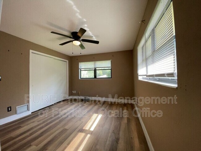 Building Photo - 4211 SW 6th Ave