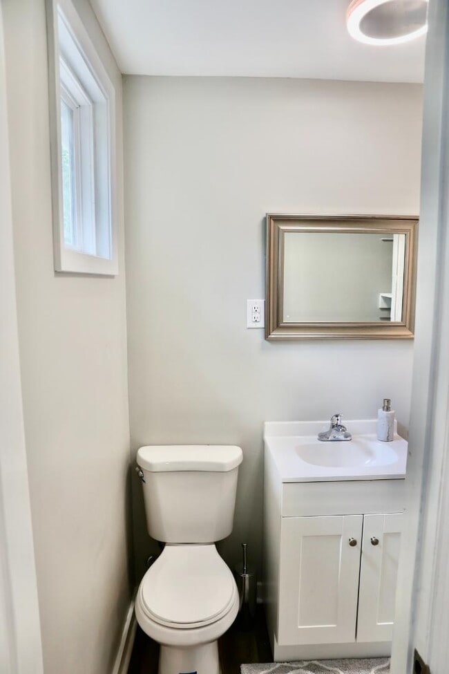 Building Photo - 4928 Oleander Dr