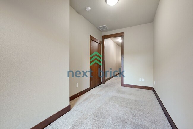 Building Photo - Charming 3-Bed, 2.5-Bath Haven with 1997 Sq Ft in Renton, WA!