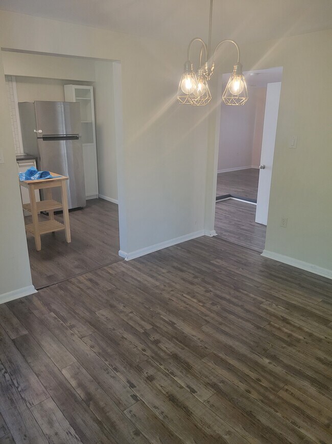 Dining room - 1043 S Trenton Ave