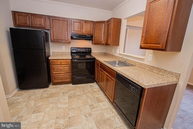 Building Photo - 804 College Ln