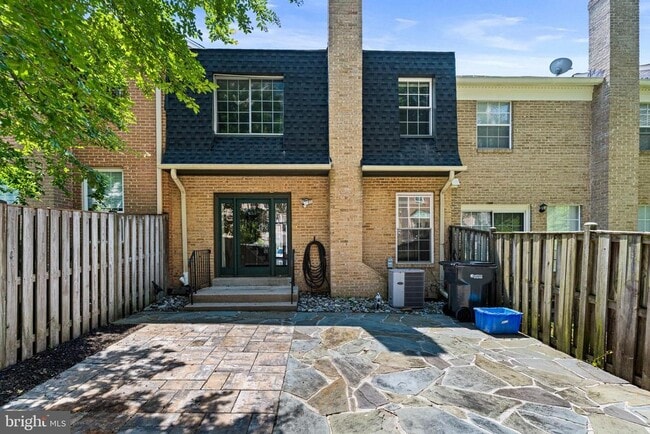 Building Photo - 6632 Green Ash Dr