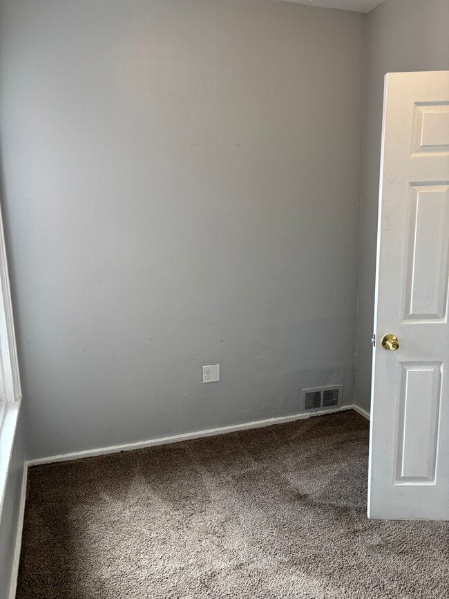 Building Photo - 243 Niagara St