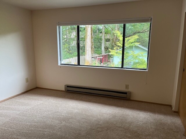 Main bedroom - 260 3rd Ave NE