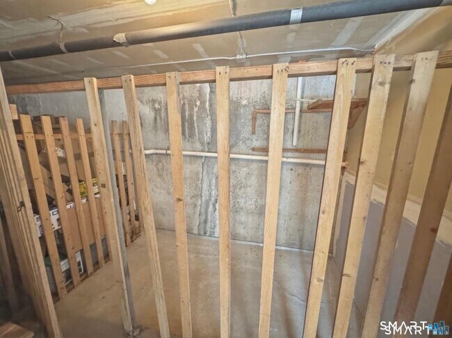 Building Photo - 1634 Farmington Ave