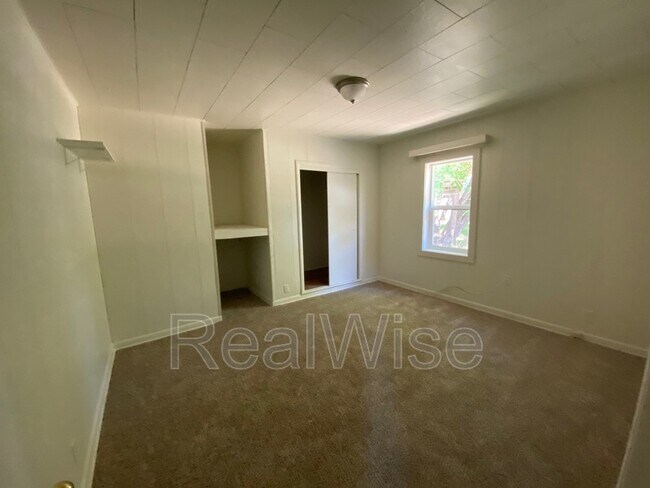 Building Photo - 512 Pearl St