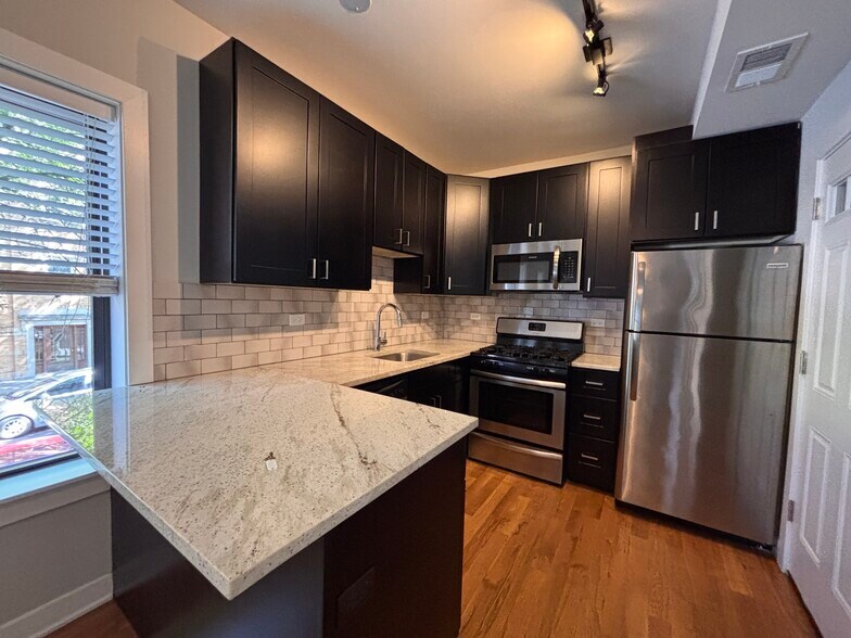 Building Photo - 2203 W Eastwood Ave