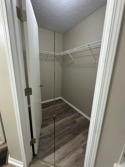 Building Photo - 3303 Windridge Dr