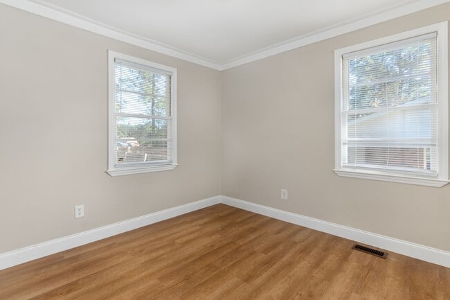 Building Photo - Beautifully updated, all-brick home located in the prime location of Irmo, SC