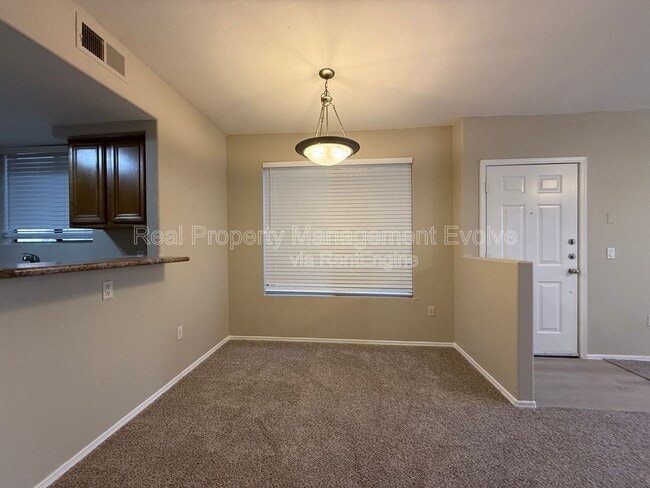 Building Photo - 4925 E Desert Cove Ave