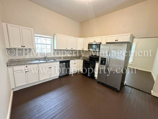 Building Photo - 741 W Park Ave