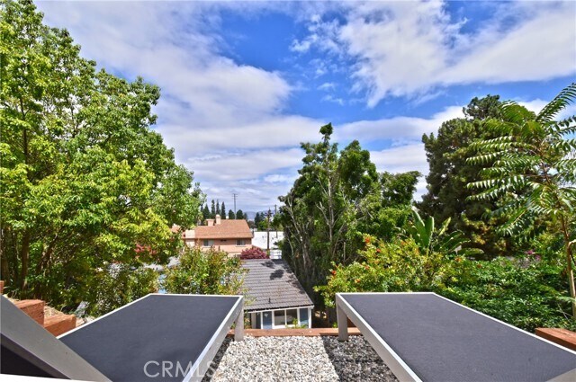 Building Photo - 11042 Fruitland Dr