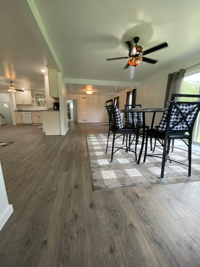 Building Photo - 22490 W Ireland Rd