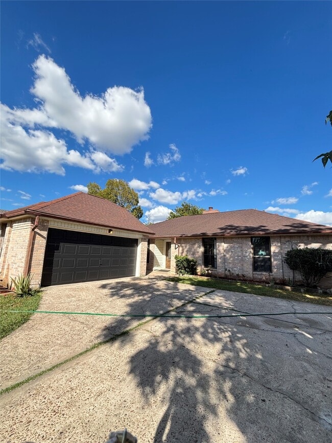 Building Photo - 10006 Hibernia Dr
