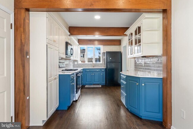 Building Photo - 48 S Locust Ave