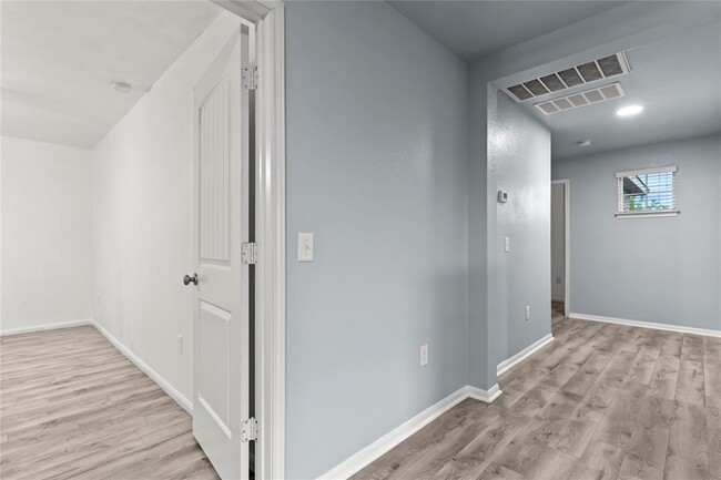 Building Photo - 407 Camellia Dr