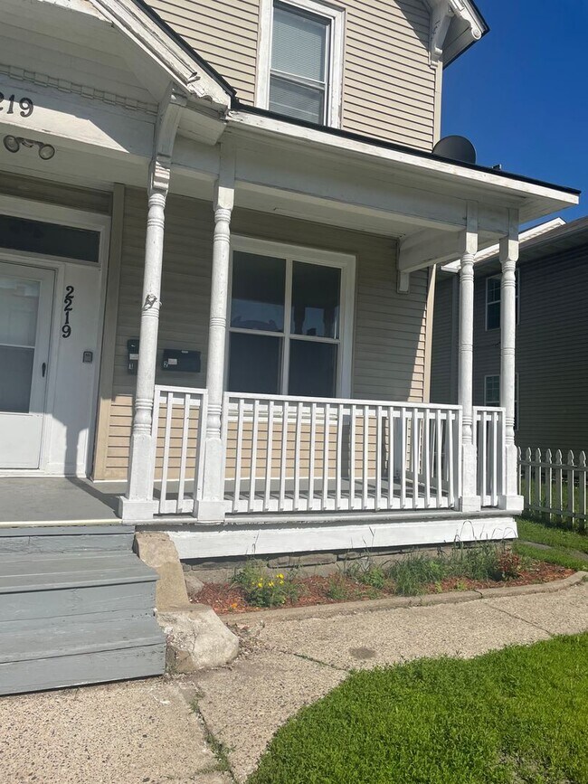 Building Photo - 2219 5th Ave S