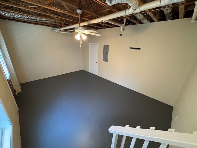 Building Photo - Nice 3/2 House in Silver Creek with bonus rooms- $1,495