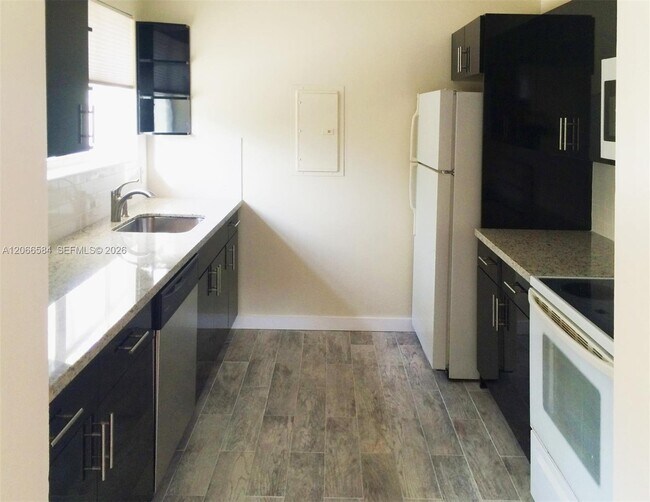 Building Photo - 47 Sidonia Ave