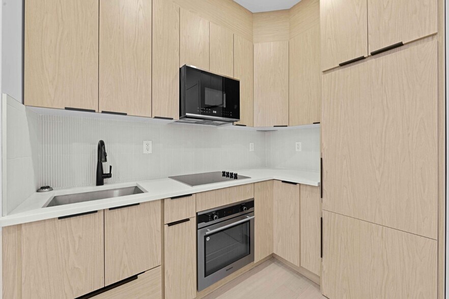 Building Photo - 426 Seventh Avenue