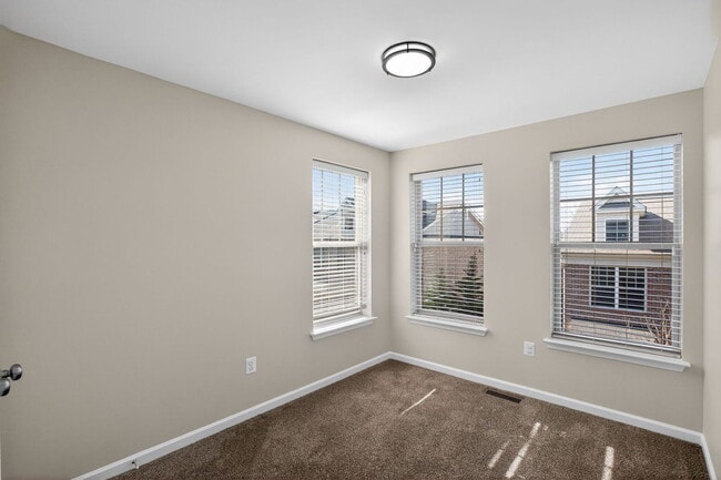 Building Photo - 9822 Ushers Pl