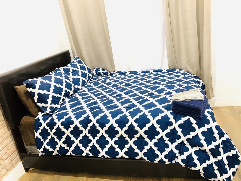 Building Photo - 1893 Pacific St