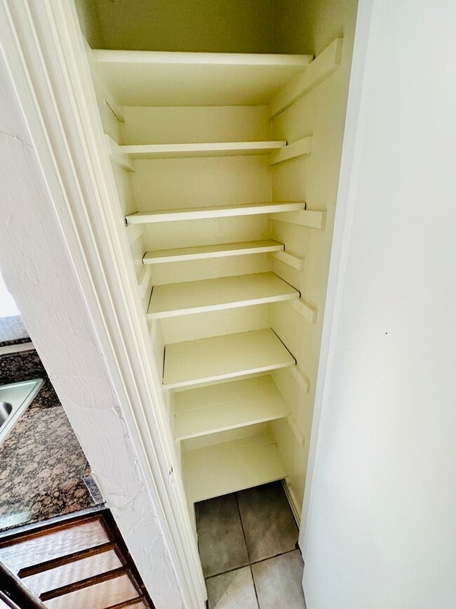 Building Photo - Ground Floor 1BR Condo with Private Yard i...