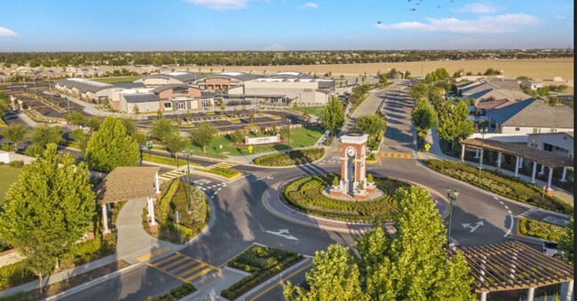 Building Photo - 4 Bedroom/3 Bath Home with Office and Paid Solar - $3295 Per Month!