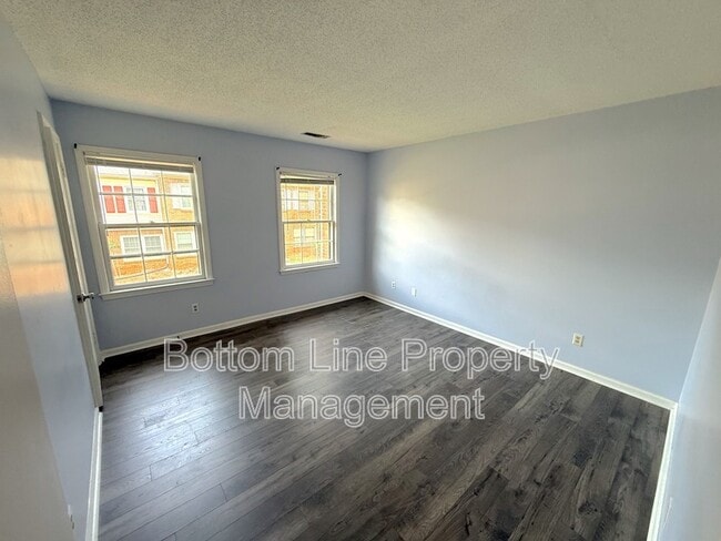 Building Photo - 4633 Old Lantern Way