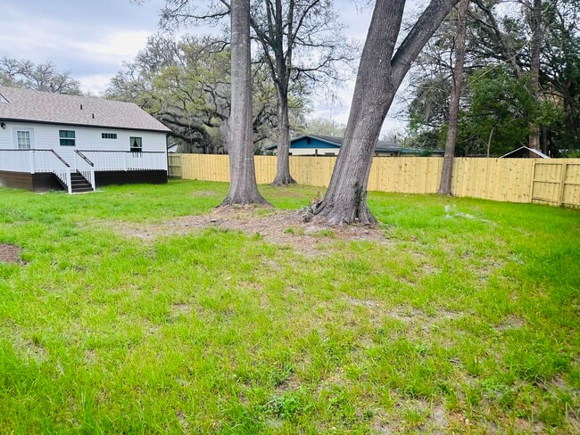 Building Photo - 329 NE 2nd St