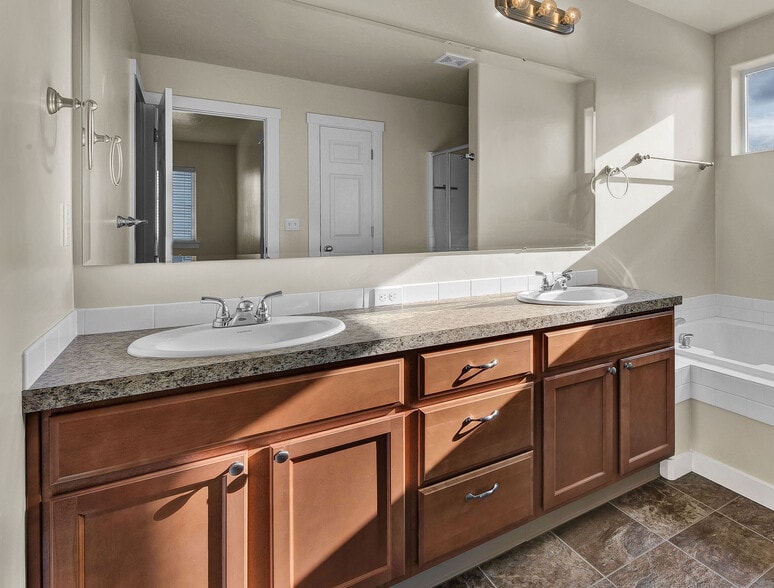 Building Photo - 1633 Placerville St