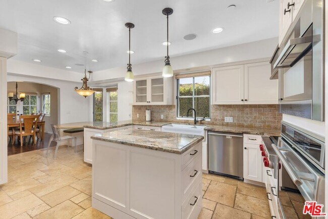 Building Photo - 1024 25th St