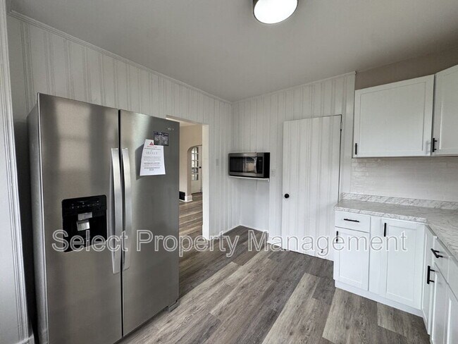 Building Photo - 2927 Hoagland Ave