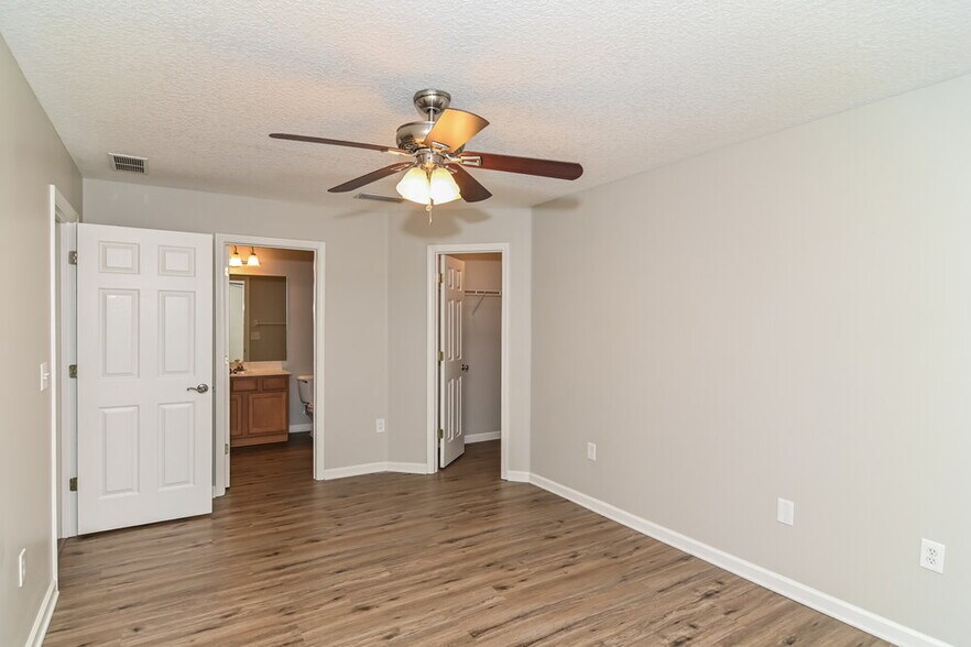 Building Photo - 1798 Chatham Village Dr