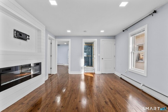 Building Photo - 75 Commercial St