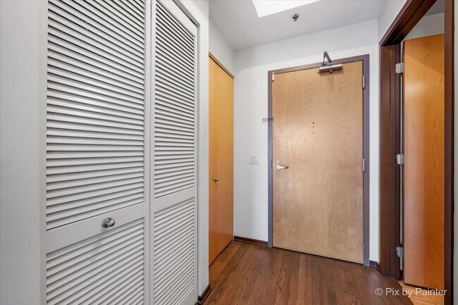 Building Photo - 1201 W Adams St