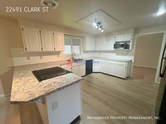 Building Photo - Beautifully Updated West Linn Home Near West Linn High School