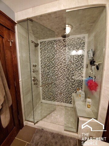 Building Photo - 1019 W Oakdale Ave