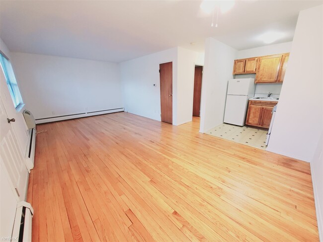 Building Photo - 1 br, 1 bath Condo - 28 Belltown Rd Unit K