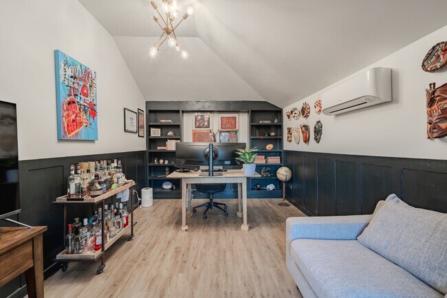 Building Photo - Updated Historically Charming Bungalow walking distance to Greenville Ave