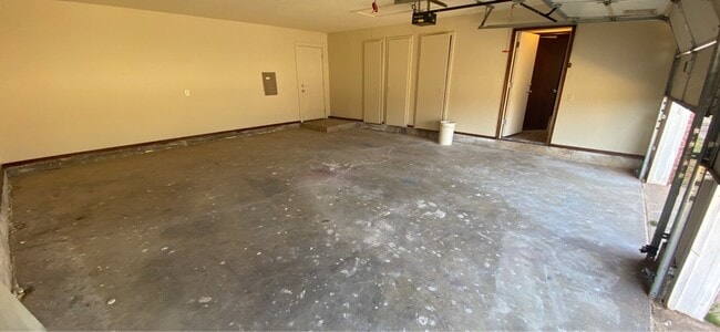 Building Photo - 9521 D J L Dr