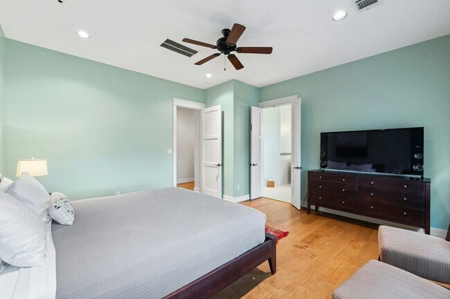 Building Photo - Beautiful 4-Bed Home in Highland Park West...