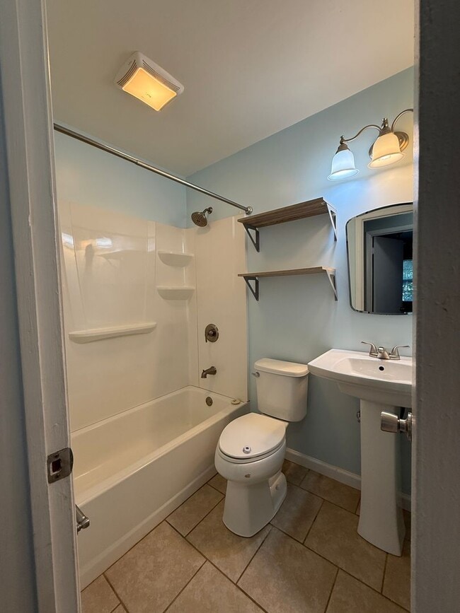 Building Photo - 3 Bedroom Rental - close to Cape Fear Vall...