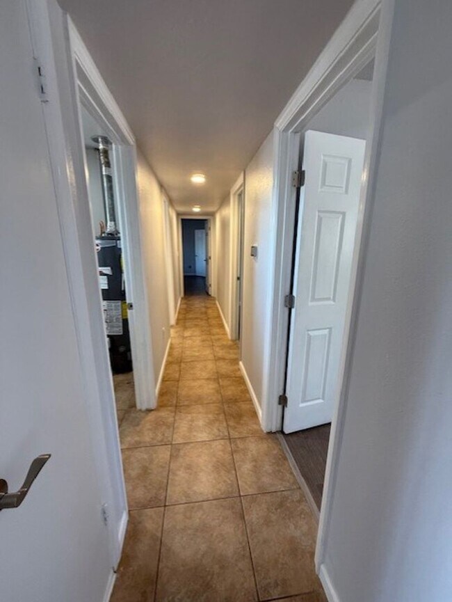 Building Photo - Spacious and newly remodeled 4 Bedroom wit...