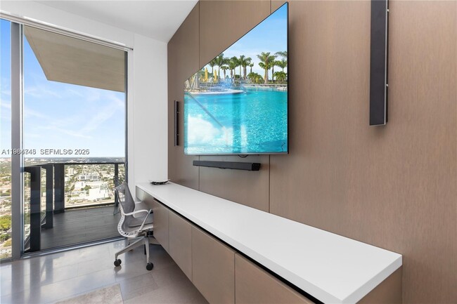 Building Photo - 88 SW 7th St