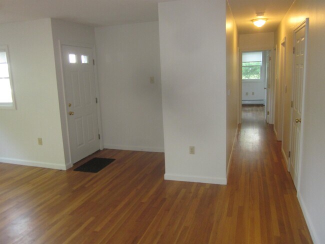 Building Photo - 49 Sunset Dr