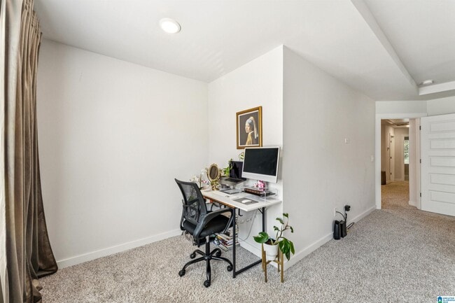 Building Photo - 501 Polo Way