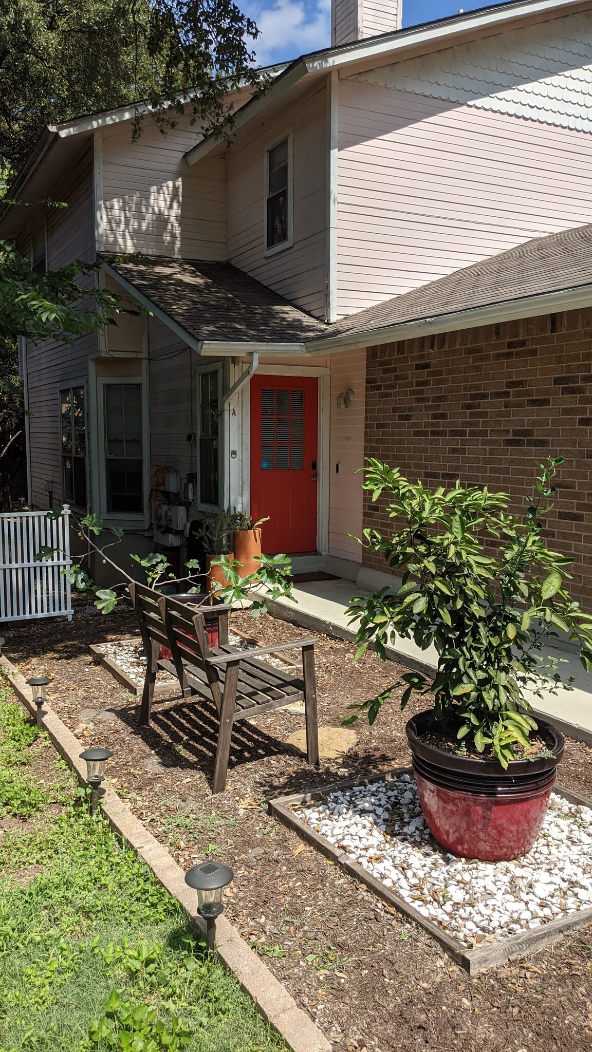 front garden area - 1702 Waterloo Trl