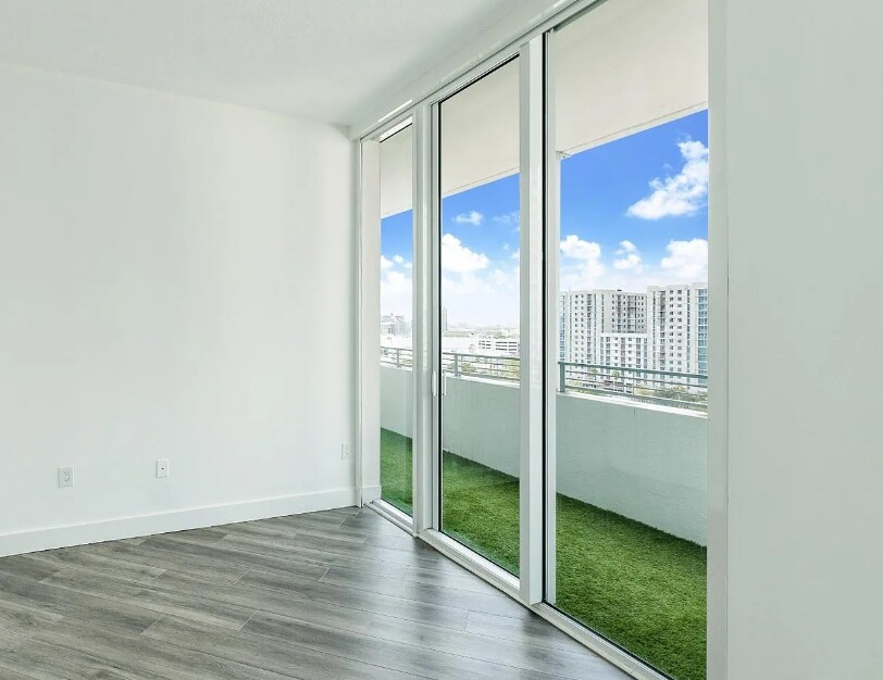 Building Photo - 350 NE 24th St